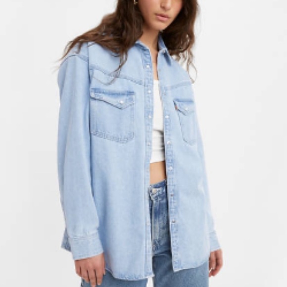 NEW $80 Levi’s women size small oversized ‘XL Western’ shirt denim snap front - Picture 2 of 4